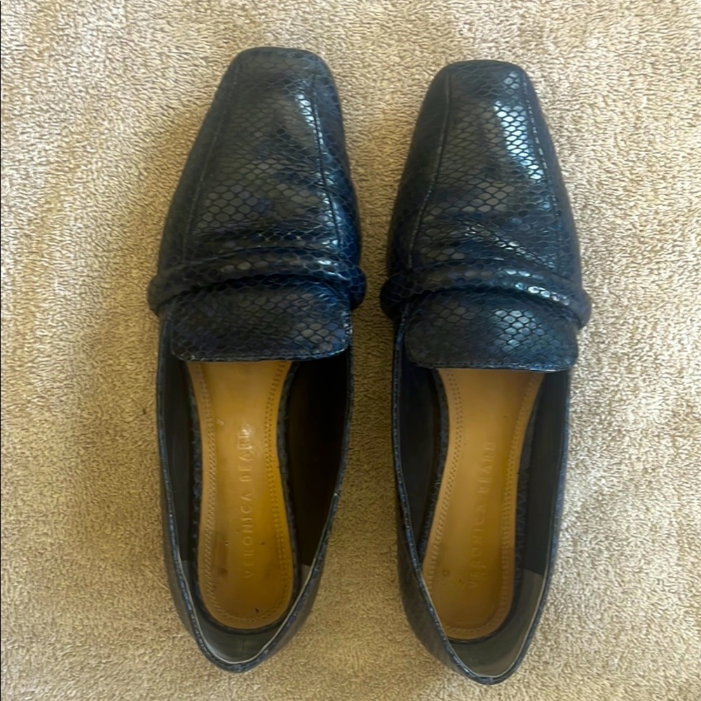 Veronica Beard Blue/Black Loafer size 8.5